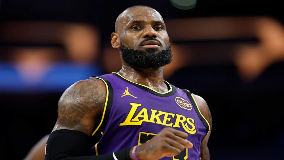 LeBron James Lakers' Dramatic Buzzer-Beater Clinches Win Over Pacers