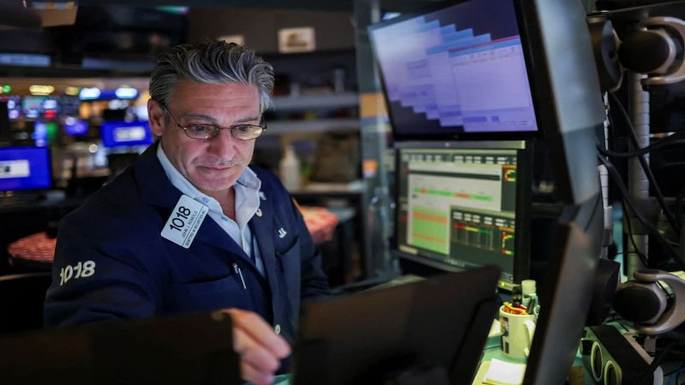 S&P 500 Losing Streak Begins as Investors Await Fed Commentary