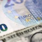 U.S. Dollar Falls on Trump Tariffs and EU Trade Tensions